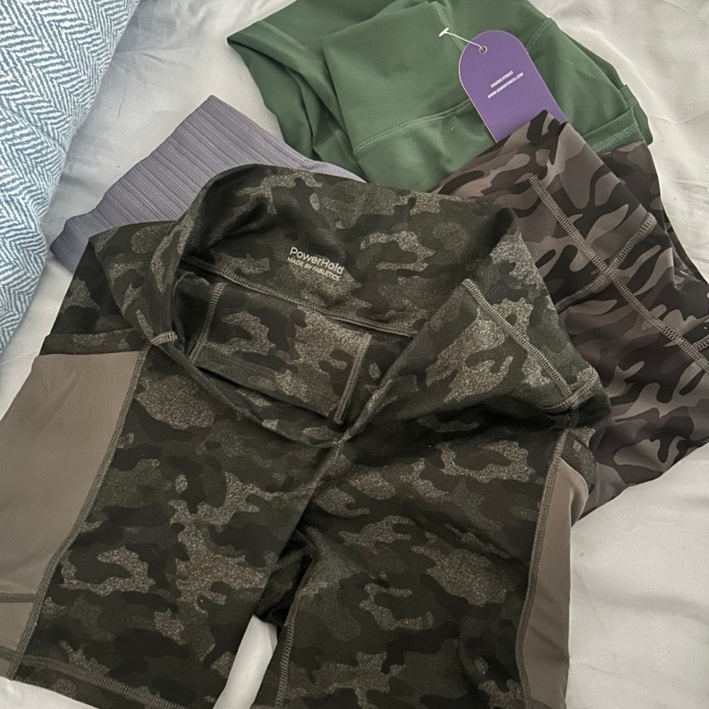 Workout bottoms size M - Picture 2 of 5